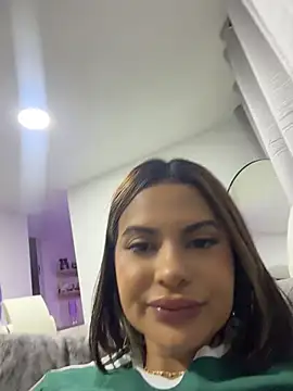 irina_velvett (Ask my age) - Pussy play in públic 🤭😈💦