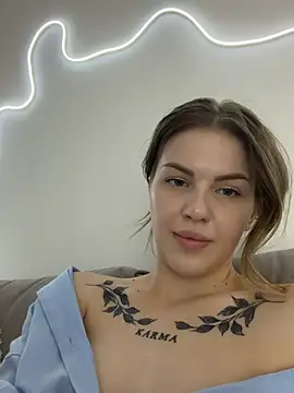 AkylinaGold live cam on StripChat