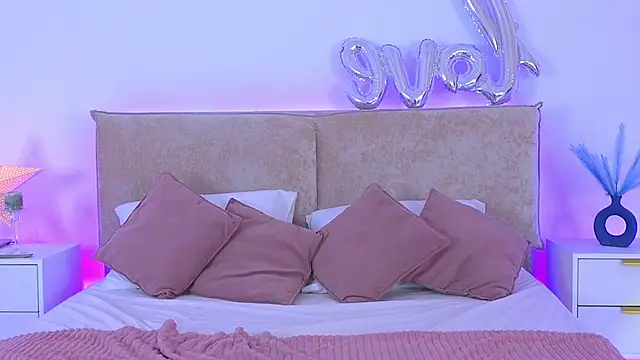 Jules_night live cam