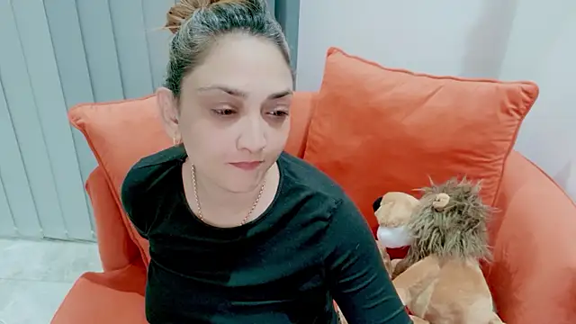 INDIANROMANCE live webcam show