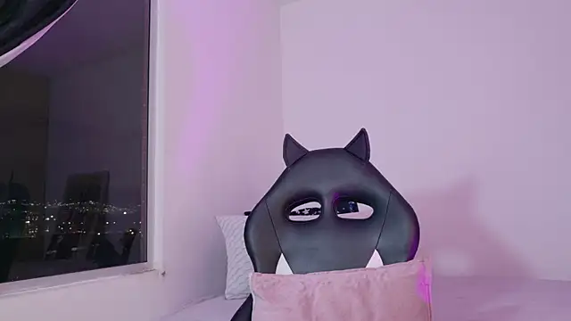 annie_mora webcam
