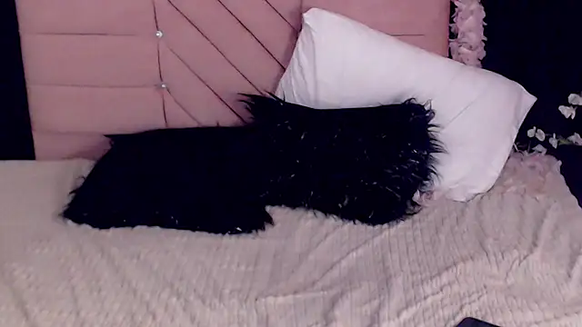 oli_dusk live cam on StripChat