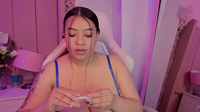 MollyBigBoobs12 webcam