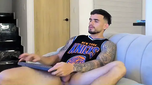 Ricardogo19 live cam on StripChat