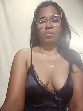 Yandris_1212 live cam on StripChat