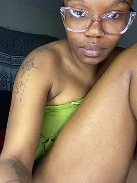 YummyMelanin117 webcam