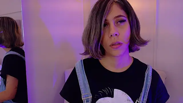 zoeypetit - ZoeyPetit's free webcam - UK Sex Cams