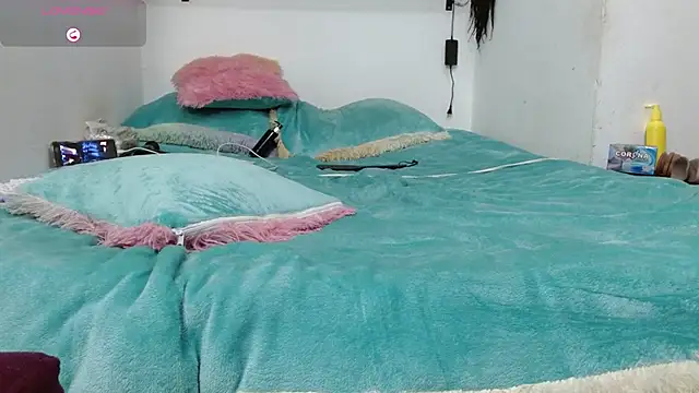 talianha live cam on StripChat