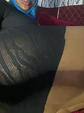 creamyyystar - Creamyyystar's free webcam - UK Sex Cams