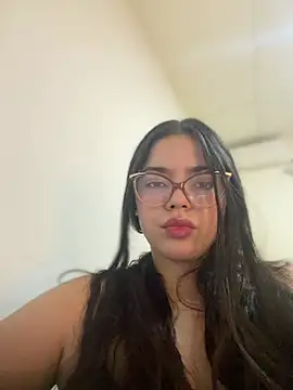 Valentina2390 live cam on StripChat