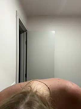 allyanalangell live cam on StripChat