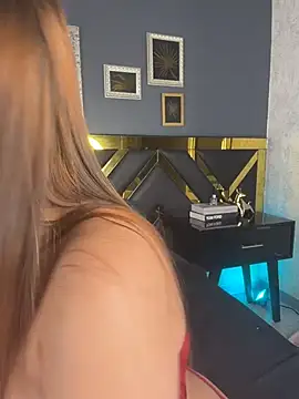CheekyPeachXXX webcam