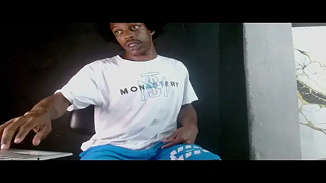 Larry-n-clouds webcam