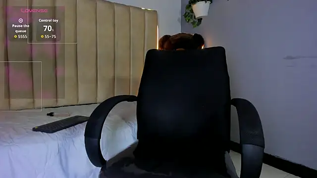 ian_diamond live cam on StripChat