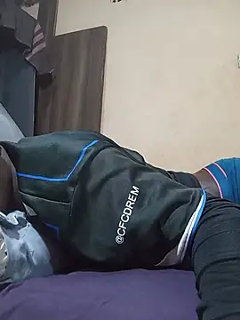 Sexboi254 live cam on StripChat