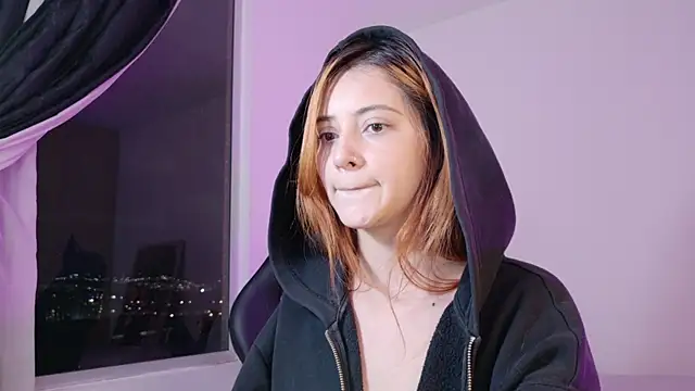 annie_mora webcam