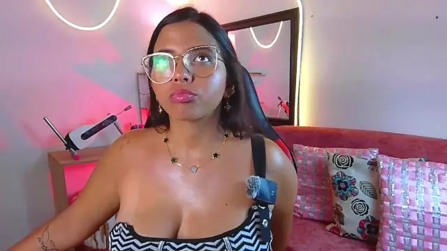 Megaan_Greey webcam