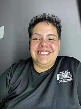 Hailey_Curvy