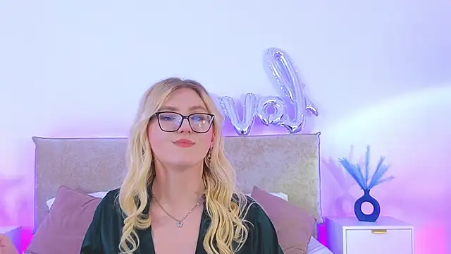 jules_night (T teen) - suck dildo