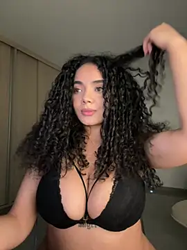 Curlyierr live cam