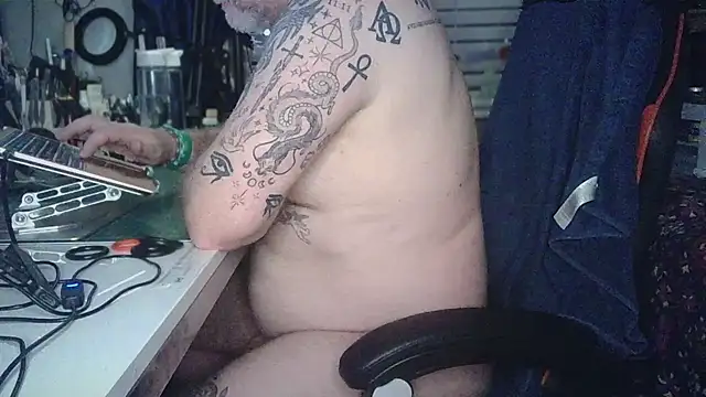 Tattooed_Dilf_01 webcam