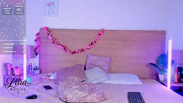 LaraRous webcam