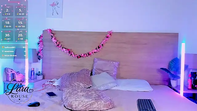 LaraRous webcam