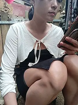 Linda-yiyi live webcam show
