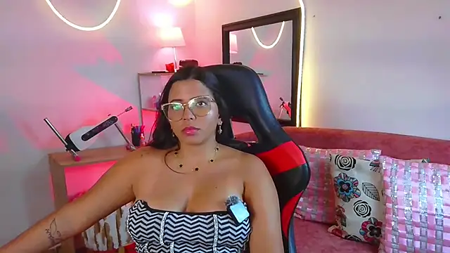 Megaan_Greey live cam on StripChat