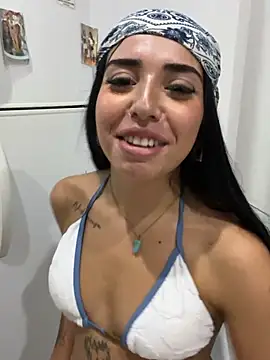 sweetbrunette22 webcam