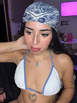 sweetbrunette22 webcam