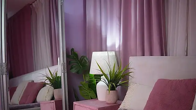 ameliabarbie - AmeliaBarbie's free webcam - UK Sex Cams