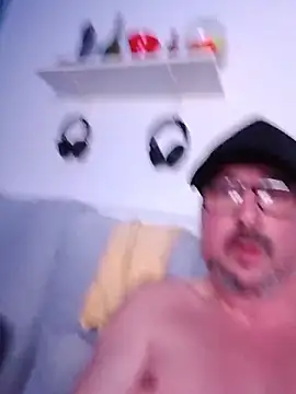 FocussedFreckle live sex cam