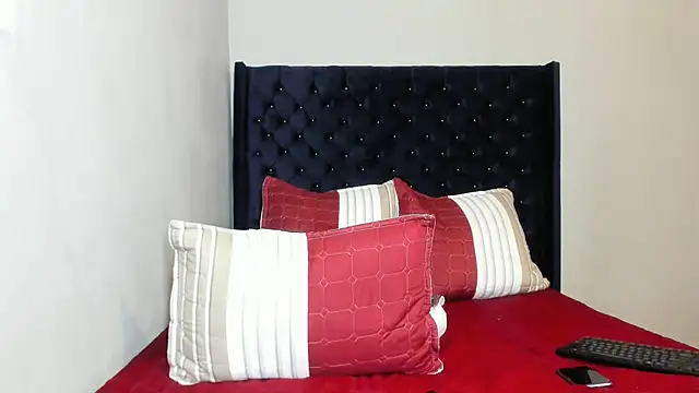 ConnieSmall24 live webcam