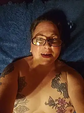 Harleygirl73 live cam on StripChat