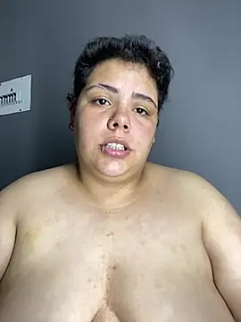 Hailey_Curvy webcam