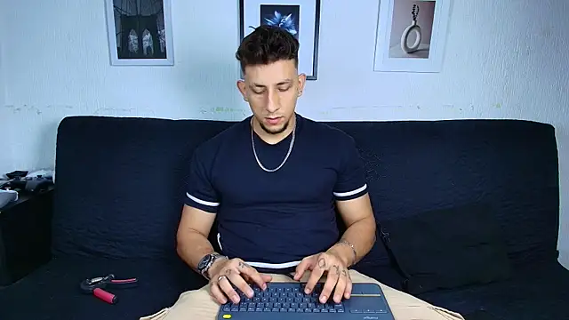 Sr_Maykol live cam on StripChat