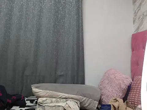 queen-chocolatexxx live cam on StripChat
