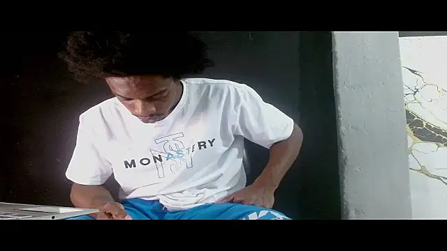 Larry-n-clouds webcam
