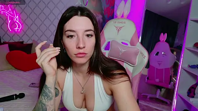 Curious_Lily webcam
