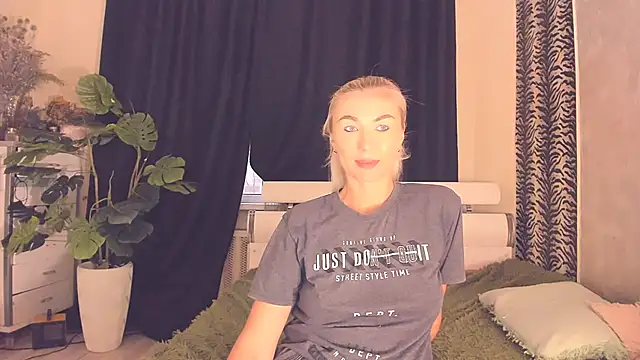 Karma_S_U_T_R_A webcam