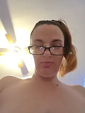queenpeaches121 webcam