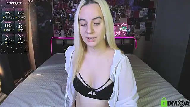 Naomi1Hinata webcam