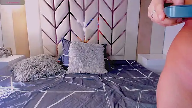 Raven_Luxx webcam