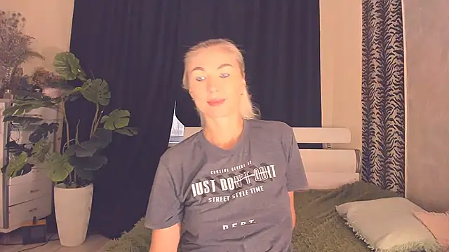 Karma_S_U_T_R_A webcam