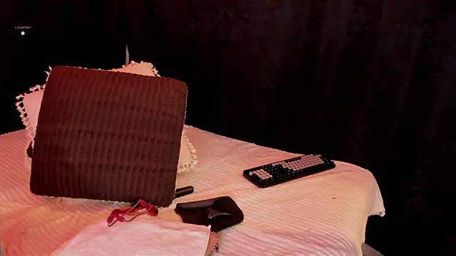 MiaKnox webcam