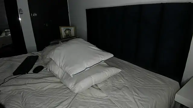 melanie_roux__ webcam
