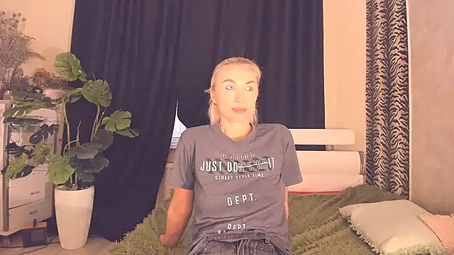 Karma_S_U_T_R_A webcam