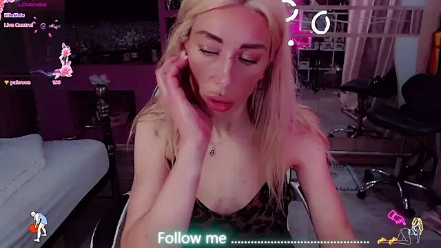 AnnieGOld_ webcam