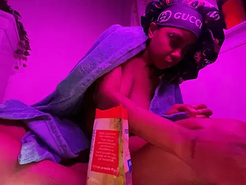 TheRealOshunQueen live webcam show